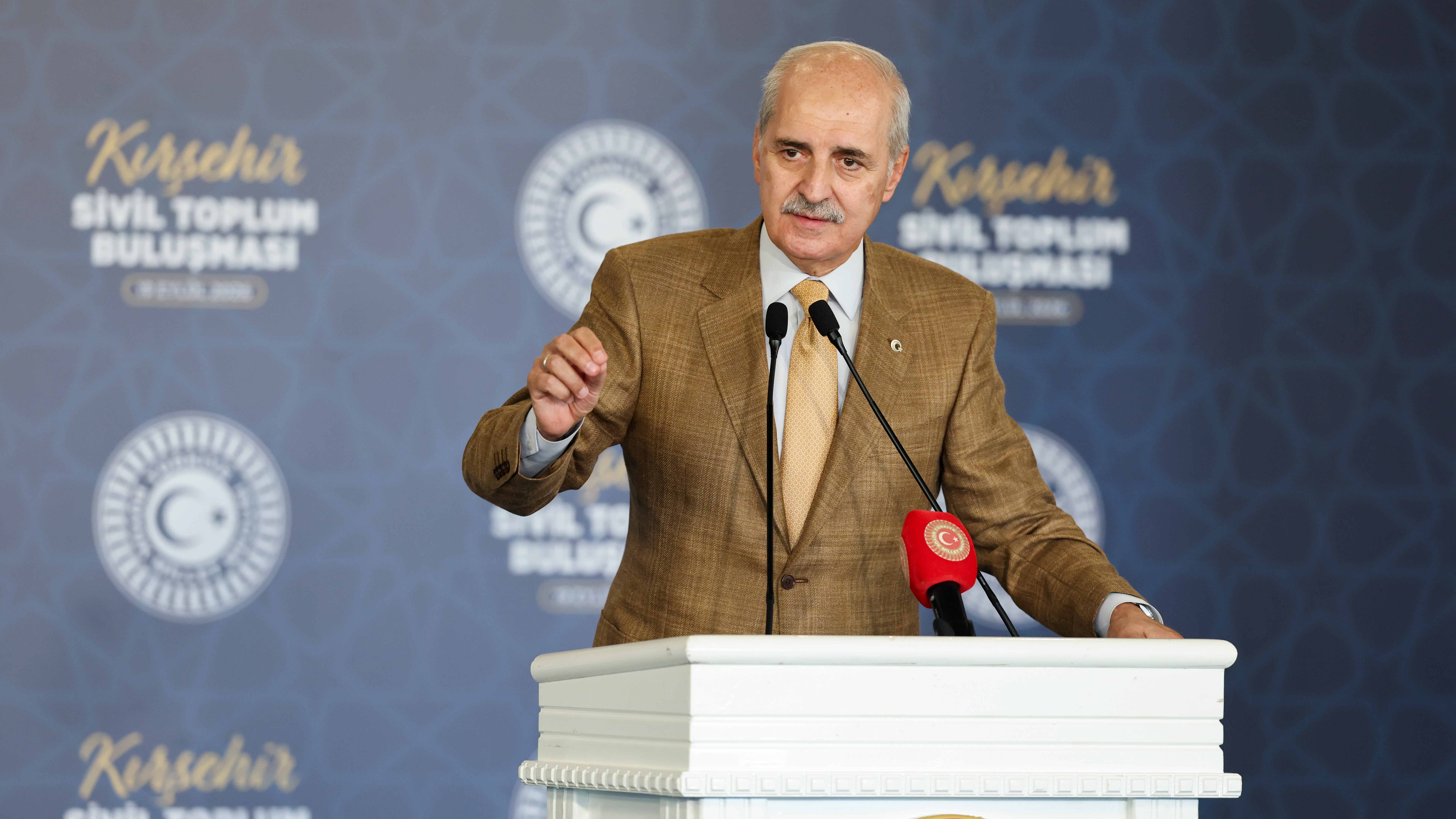 قورتولموش: إسرائيل تريد إشعال الفتنة بالمنطقة لتحقيق "الأرض الموعودة"