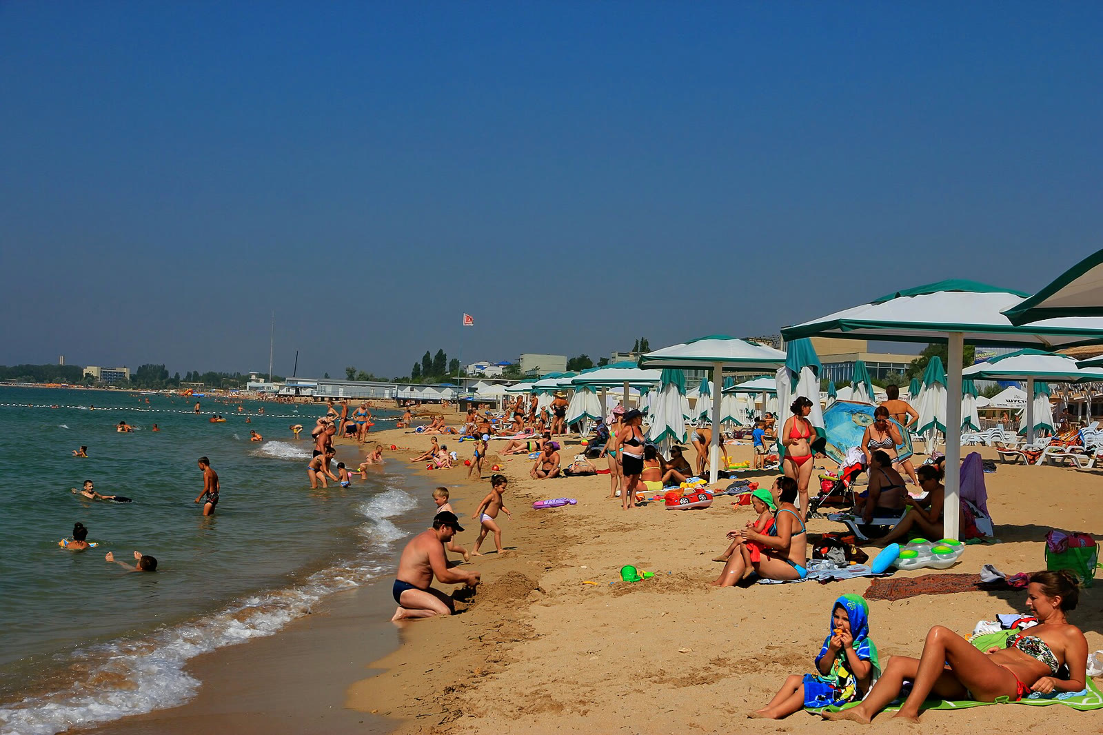 Пляж Евпатории в Крыму (архив)