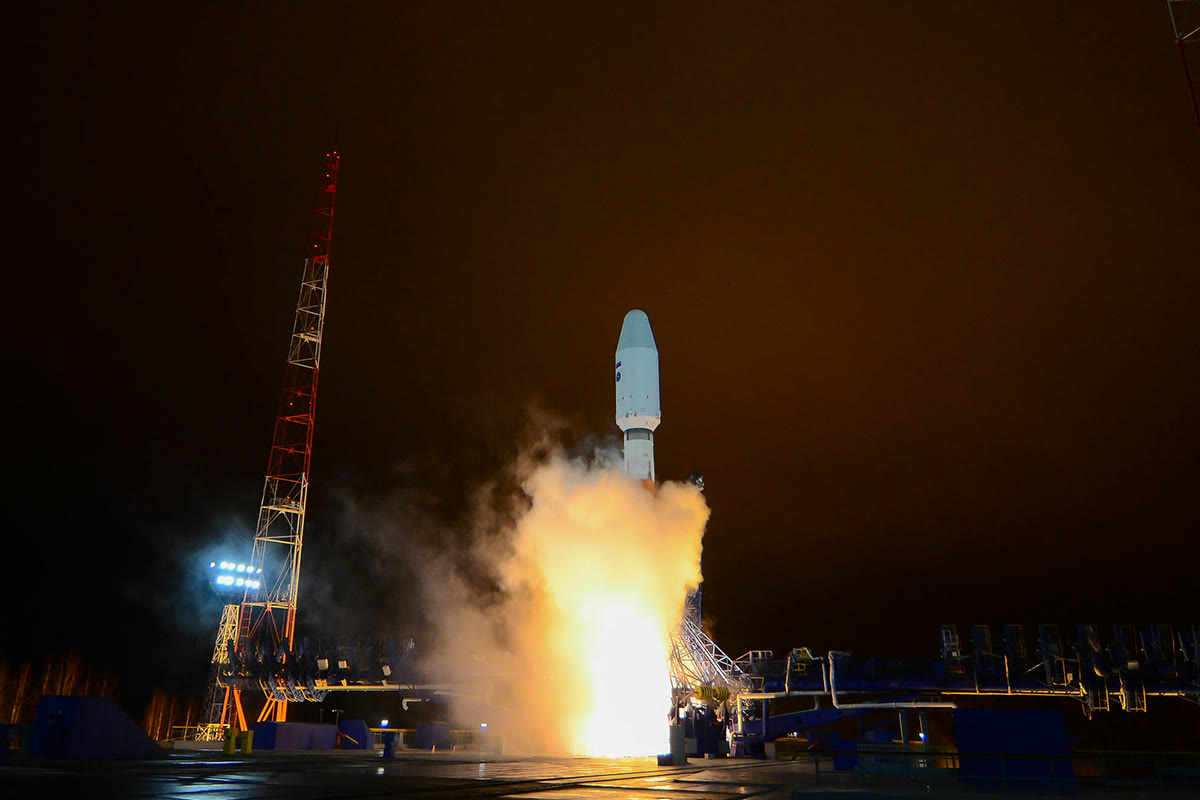 Pleseck Kozmodromu'ndan Soyuz-2.1b roketinin fırlatılışı (arşiv)