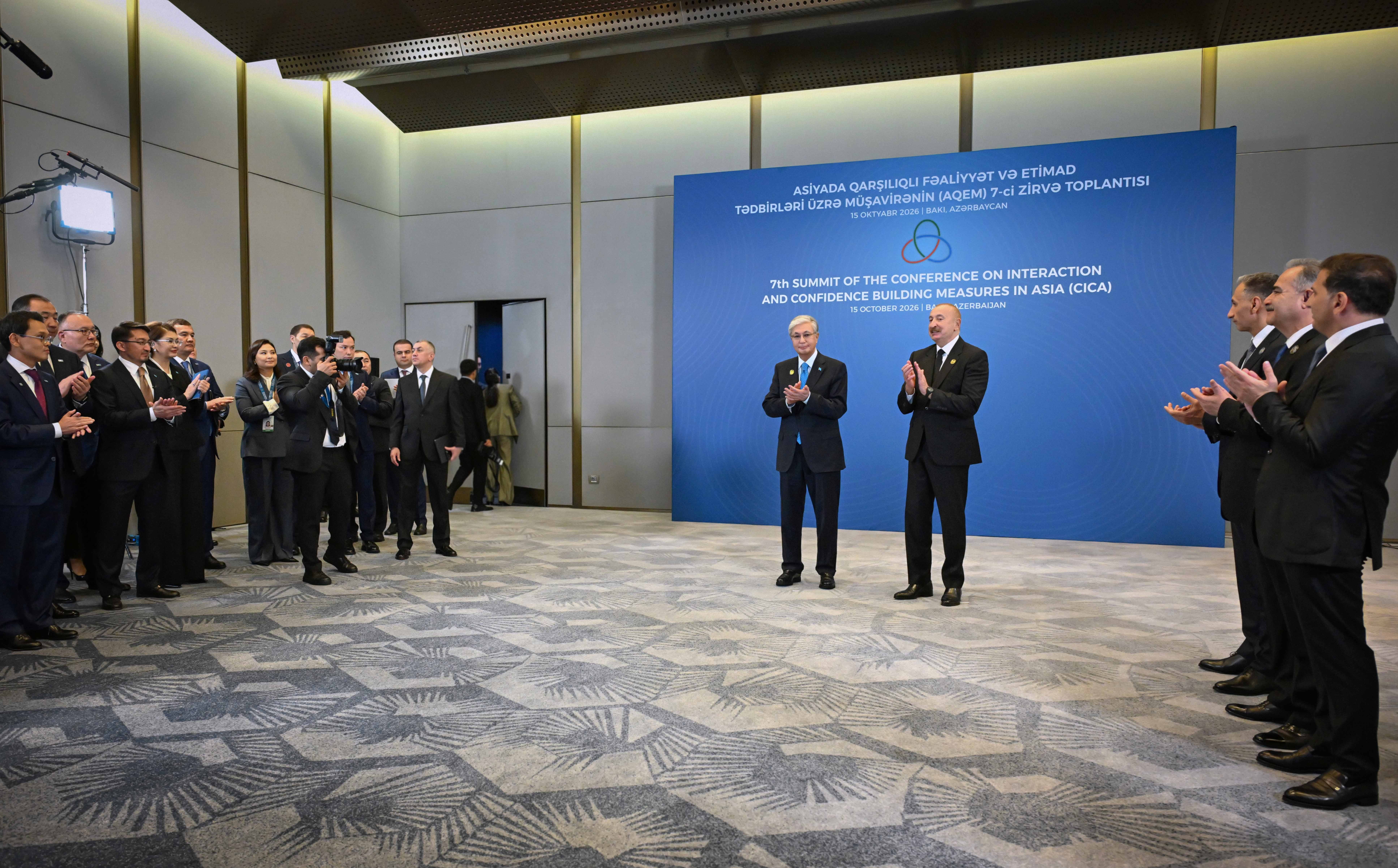 Tokayev ve Aliyev, Trans-Hazar fiber optik hattının açılışında