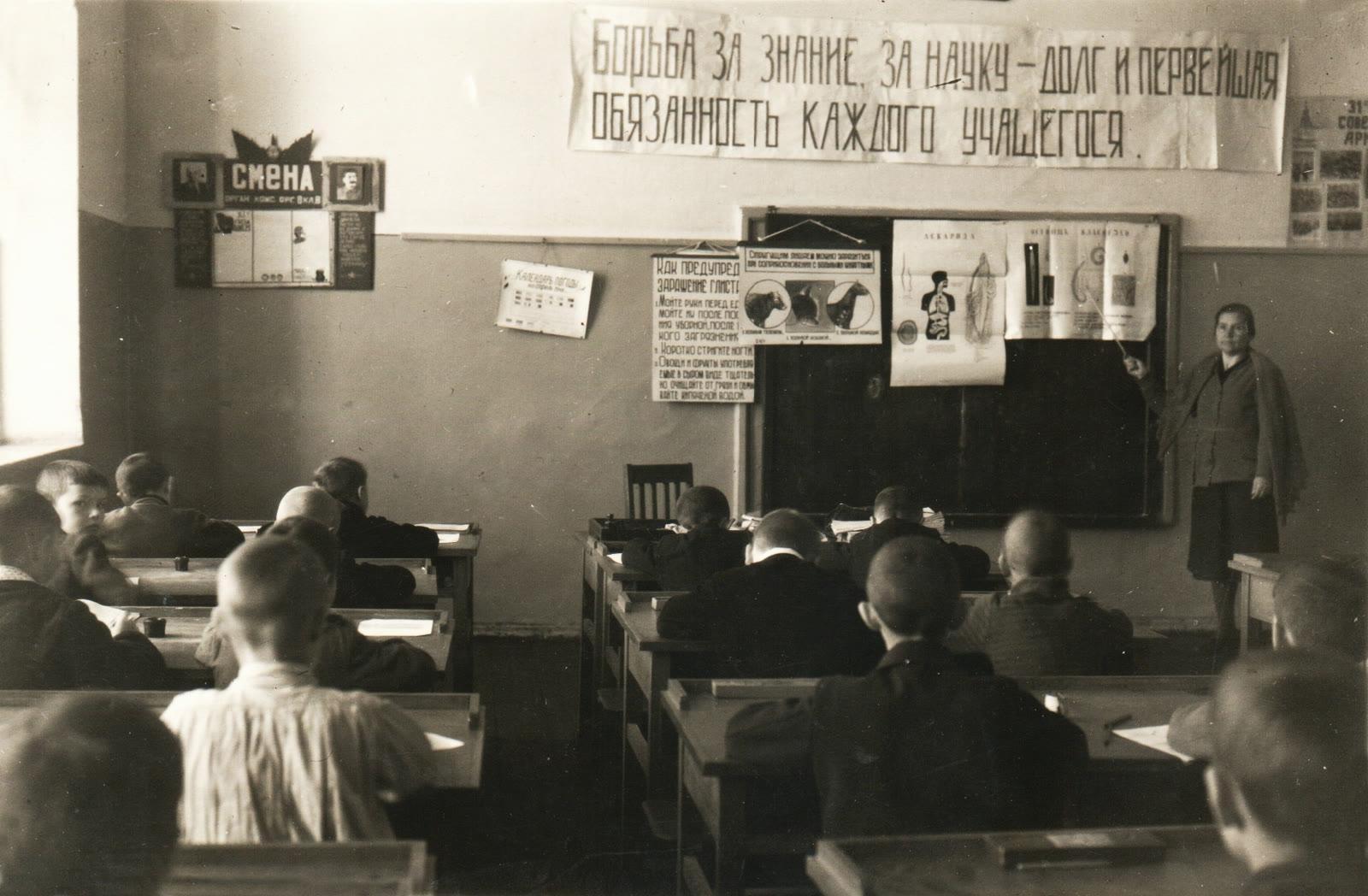 Saratov'da bir ilkokulda ders, 1949 (arşiv)
