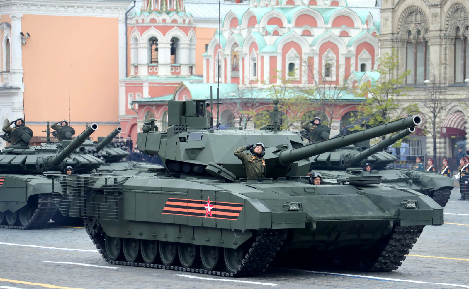 Танки Т-14 «Армата» на параде на Красной площади