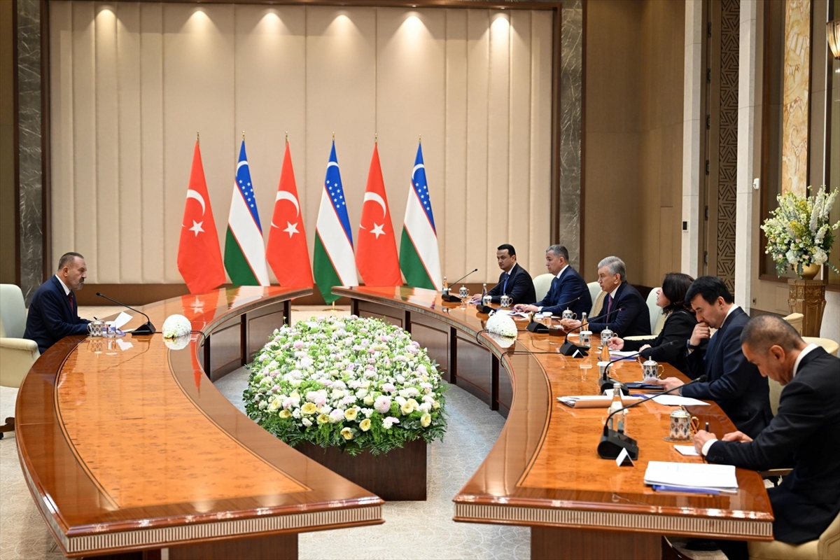 Mirziyoyev, Taşkent’te Türk iş insanlarıyla görüştü