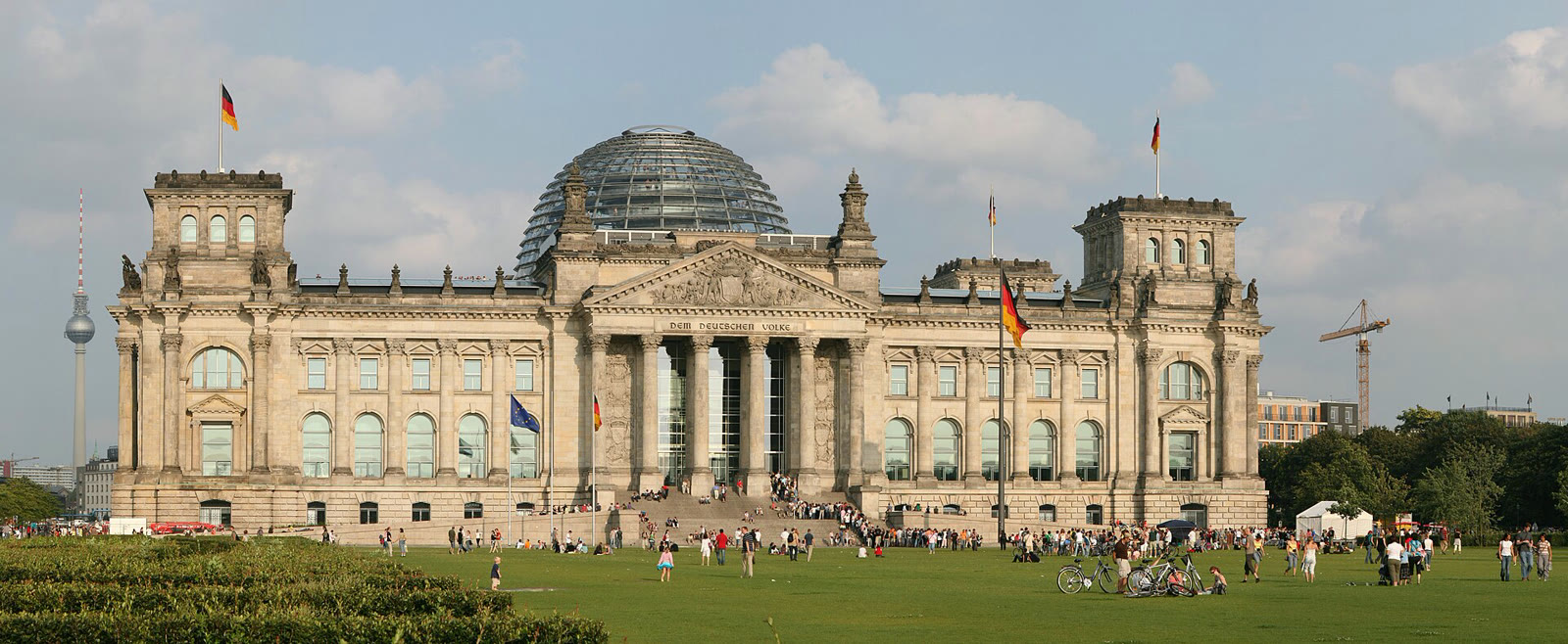 Berlin'deki Federal Meclis binası Reichstag (arşiv)