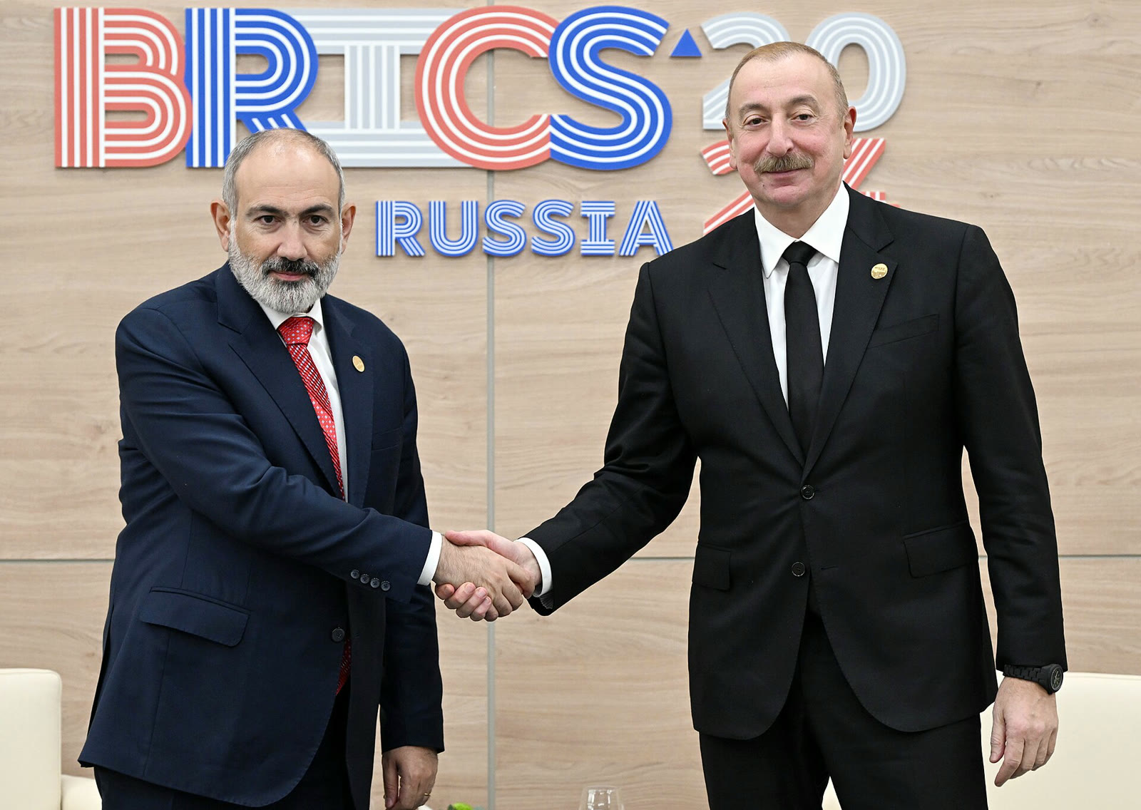 Paşinyan ile Aliyev, 2024’teki BRICS Zirvesi’nde (arşiv)
