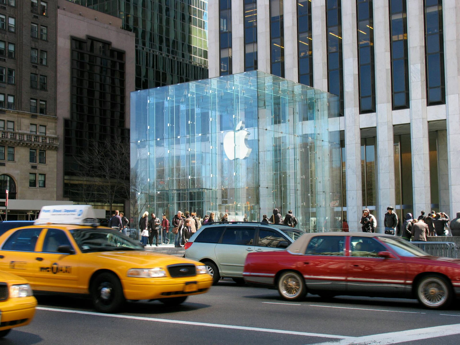 Магазин Apple на Пятой авеню в Нью-Йорке (архив)