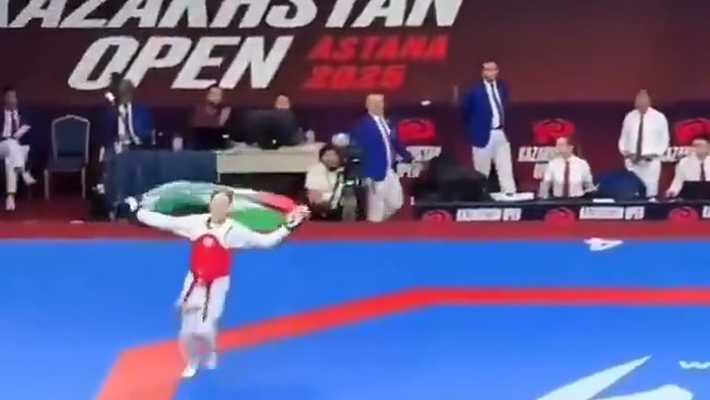 Спортсмен с палестинским флагом на Kazakhstan Open 2025 (кадр из видео)