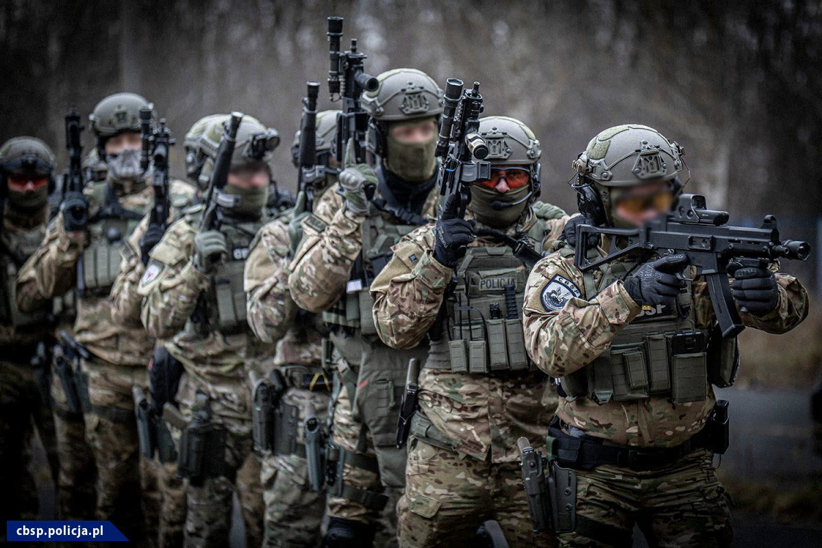 Сотрудники Центрального бюро расследований полиции Польши (CBŚP) на учениях