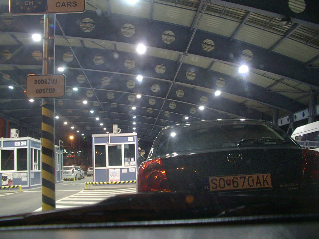 The Uzhhorod–Vyšné Nemecké border crossing between Ukraine and Slovakia (archive)