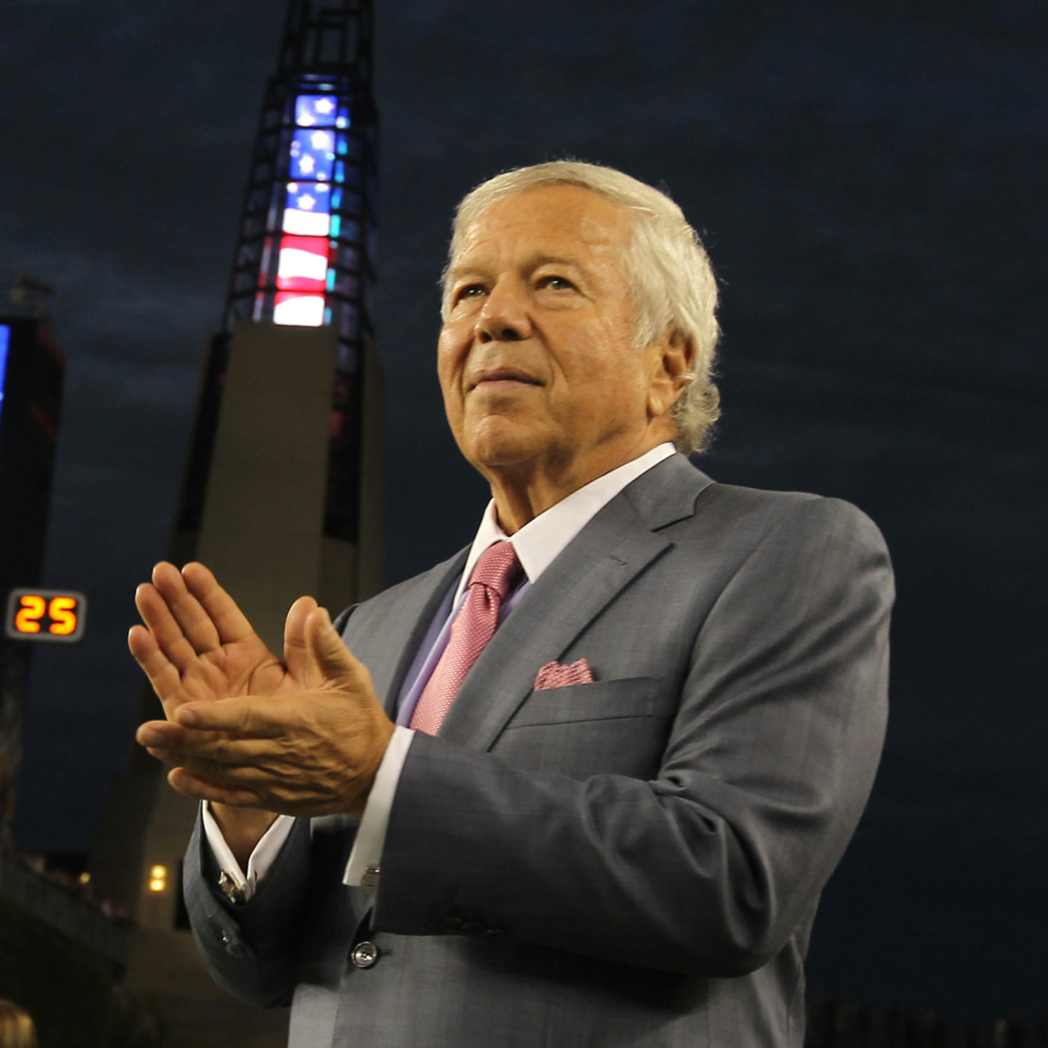 New England Patriots'un ve Gillette Stadyumu'nun sahibi Robert Kraft (arşiv)