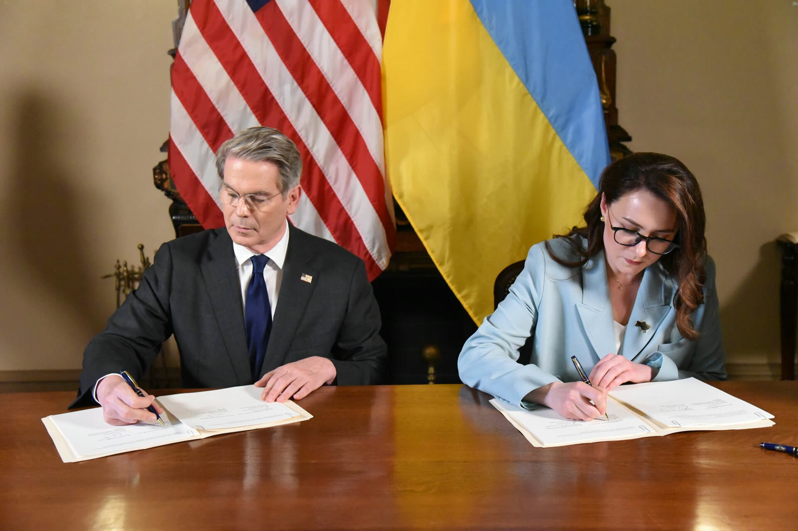 Signing ceremony for the minerals agreement between the US and Ukraine (archive)