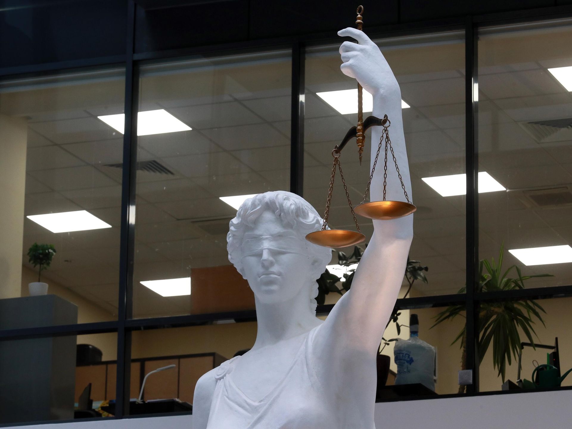 Adaleti simgeleyen Themis heykeli (temsili)