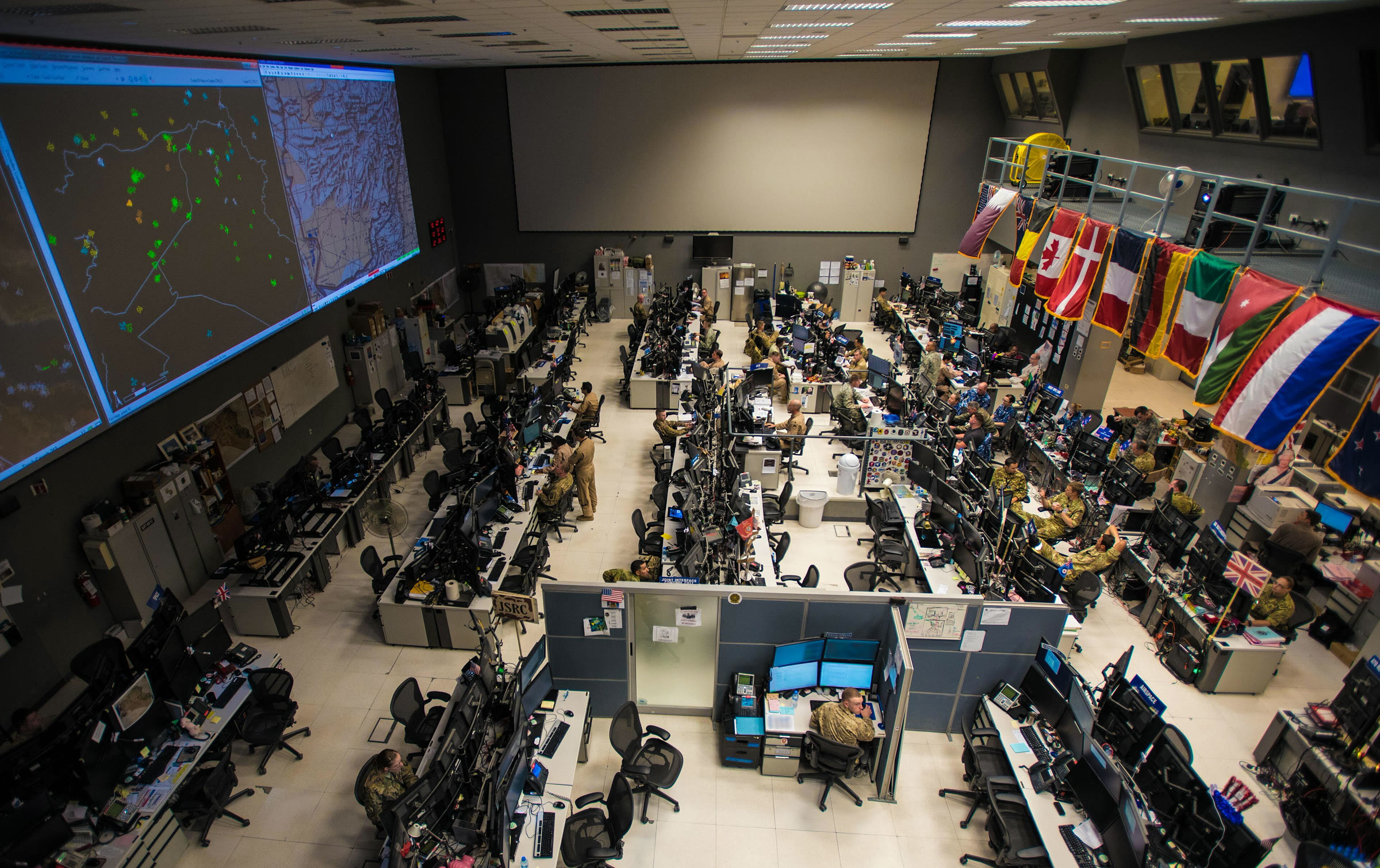 Центр управления воздушными операциями на авиабазе Эль-Удейд