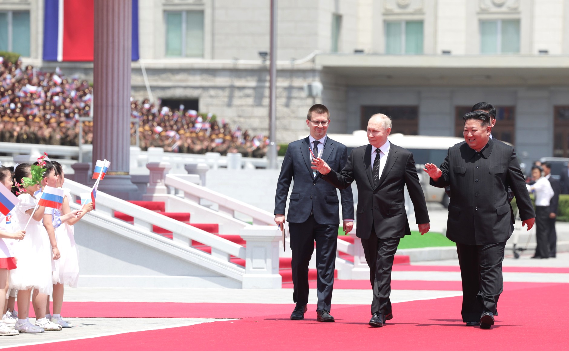 The two leaders at the welcome ceremony in Pyongyang