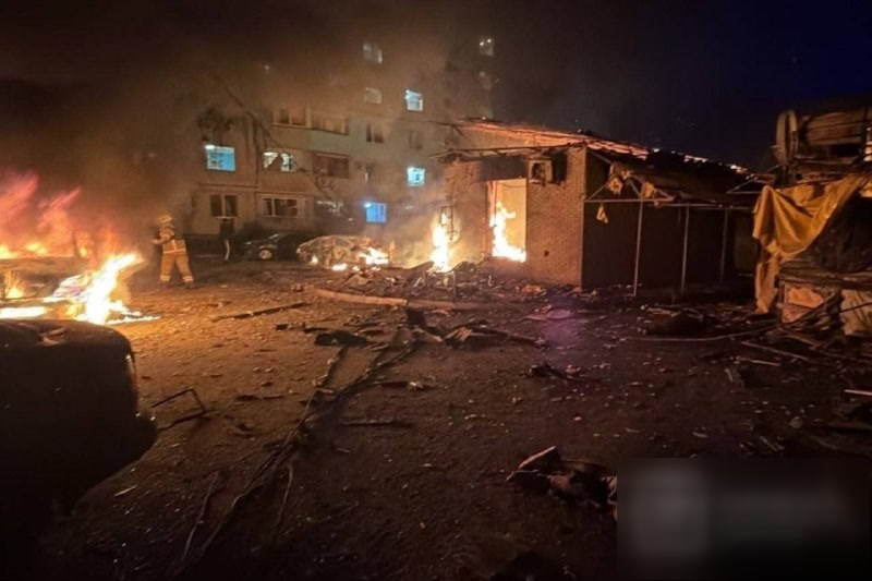Fire in Pisochyn immediately after the strike
