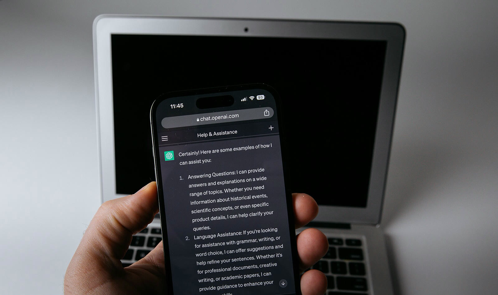 Приложение генеративного искусственного интеллекта на смартфоне (архив)