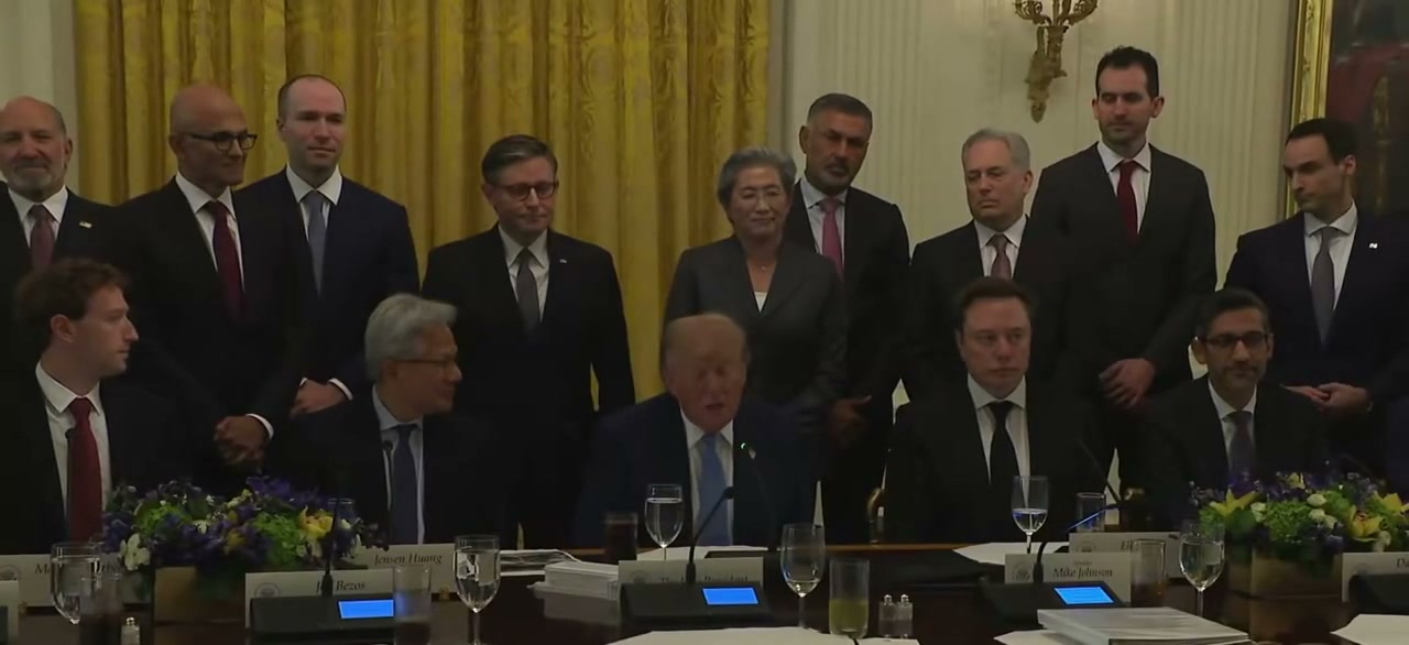Трамп с руководителями техкомпаний на саммите в Белом доме