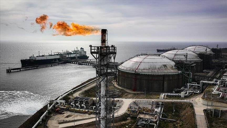 Газовый терминал на побережье