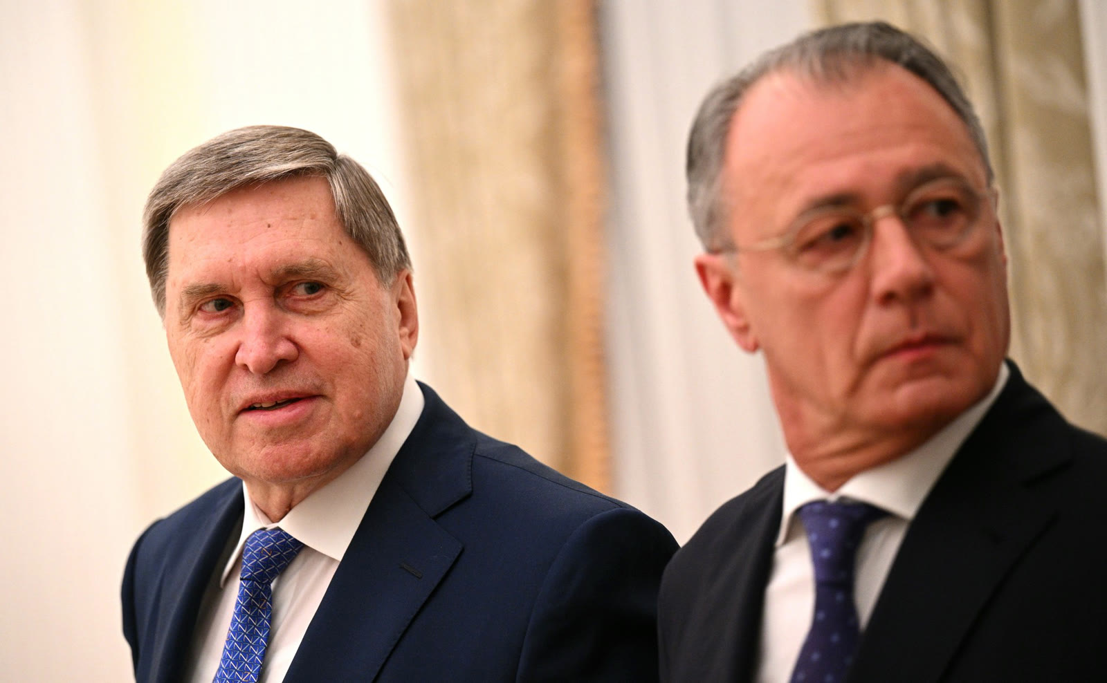 Kremlin Dış Politika Danışmanı Yuriy Uşakov (solda, arşiv)