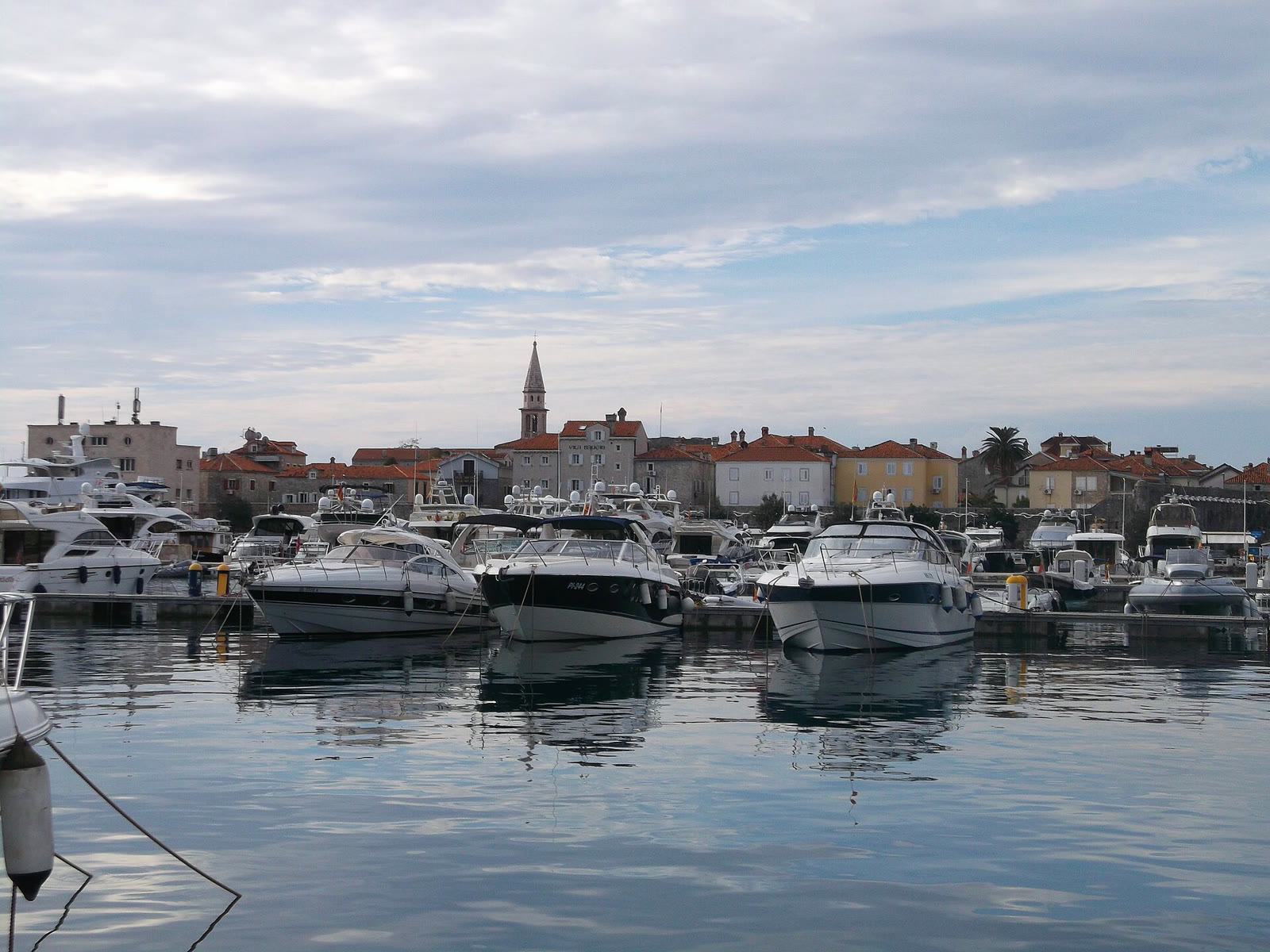 Karadağ’ın Budva kentindeki marina (arşiv)